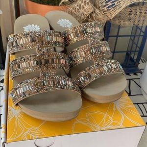 Yellow Box Wedge Jeweled Size 6